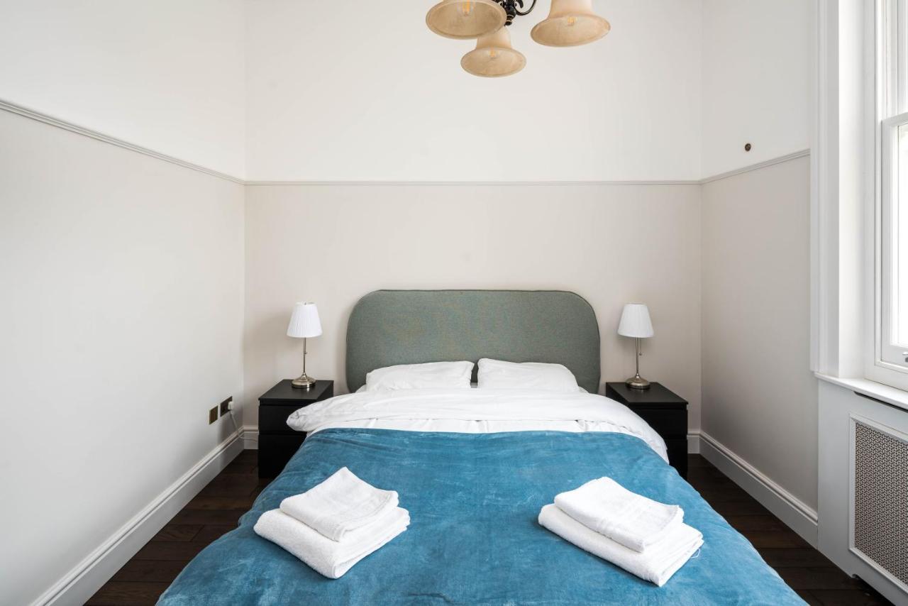 4 Bedroom House Up To 10 People At Heart Of Kensington And Chelsea Лондон Екстер'єр фото