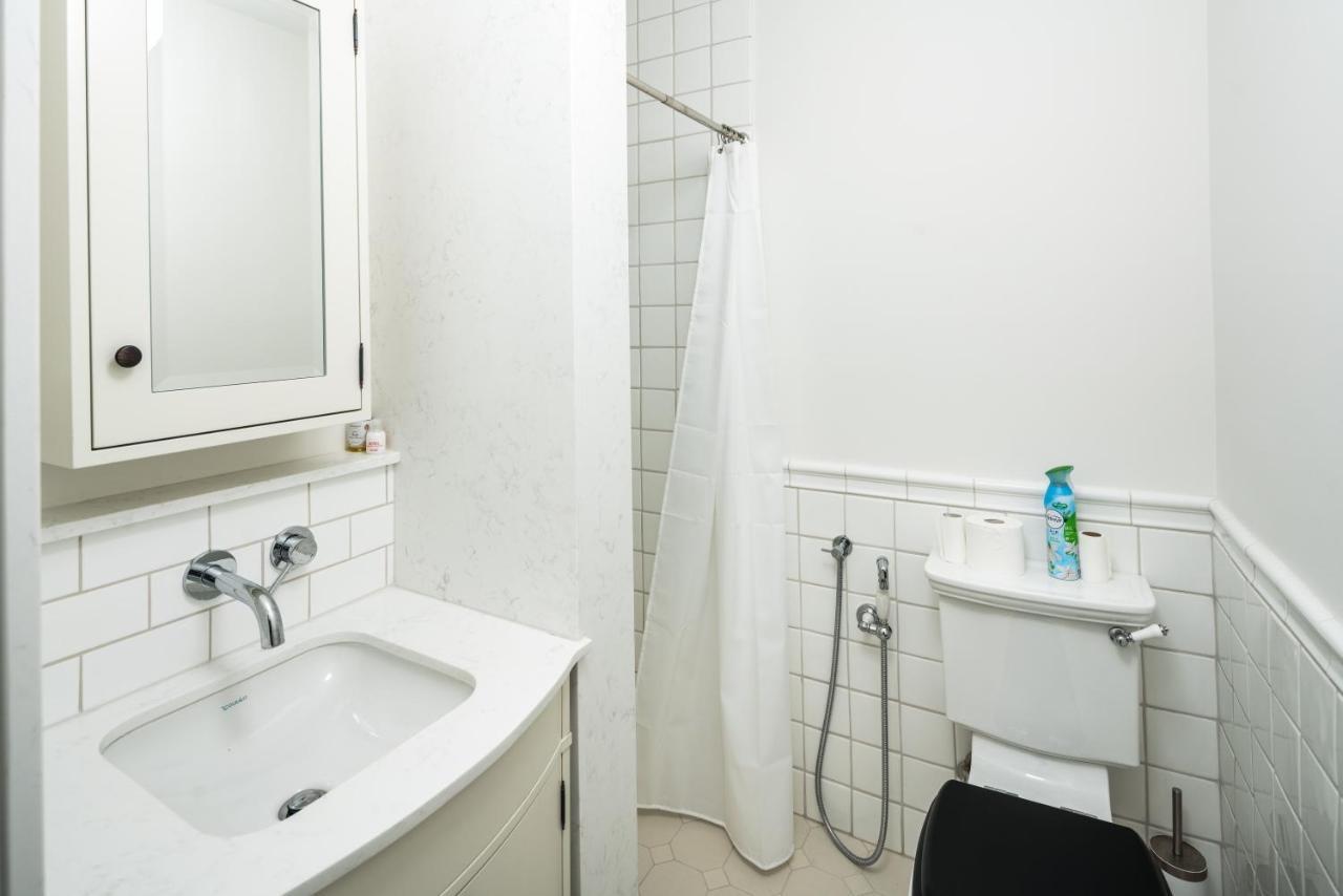 4 Bedroom House Up To 10 People At Heart Of Kensington And Chelsea Лондон Екстер'єр фото