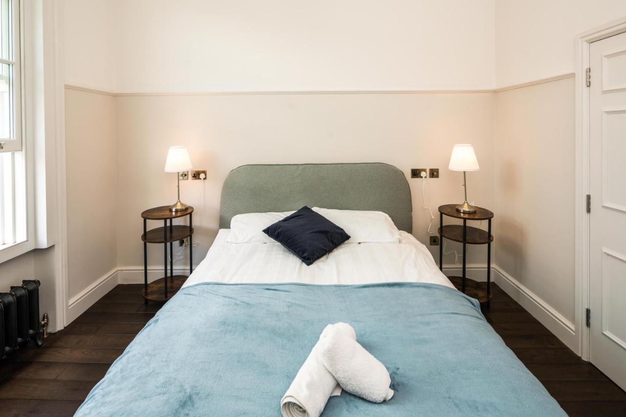 4 Bedroom House Up To 10 People At Heart Of Kensington And Chelsea Лондон Екстер'єр фото