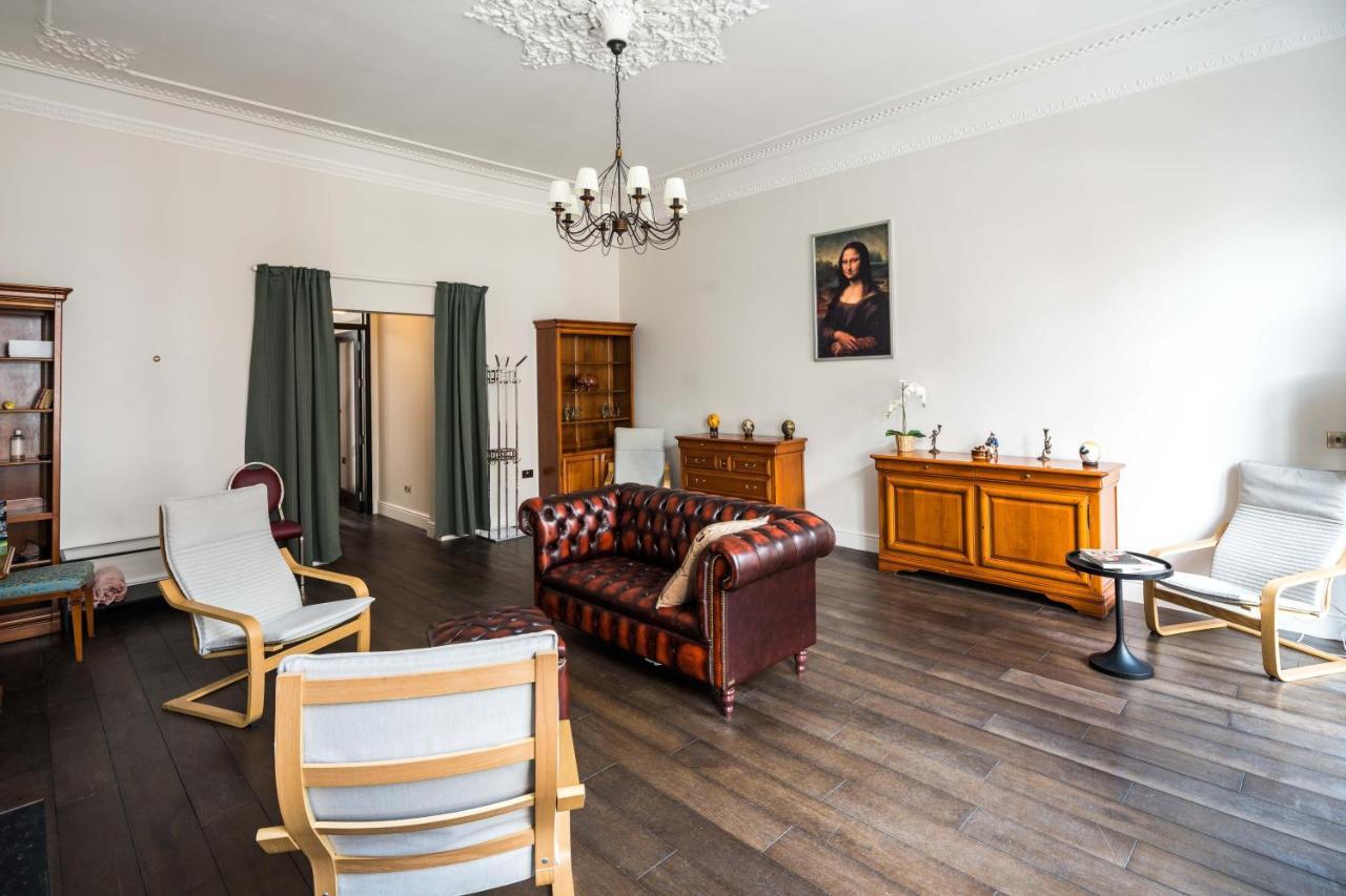 4 Bedroom House Up To 10 People At Heart Of Kensington And Chelsea Лондон Екстер'єр фото