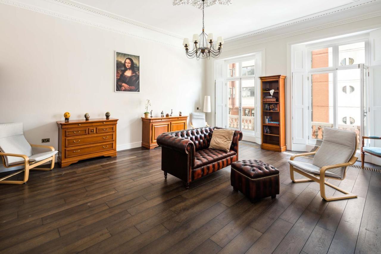 4 Bedroom House Up To 10 People At Heart Of Kensington And Chelsea Лондон Екстер'єр фото