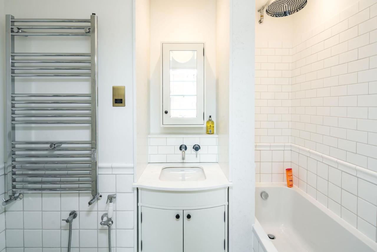 4 Bedroom House Up To 10 People At Heart Of Kensington And Chelsea Лондон Екстер'єр фото