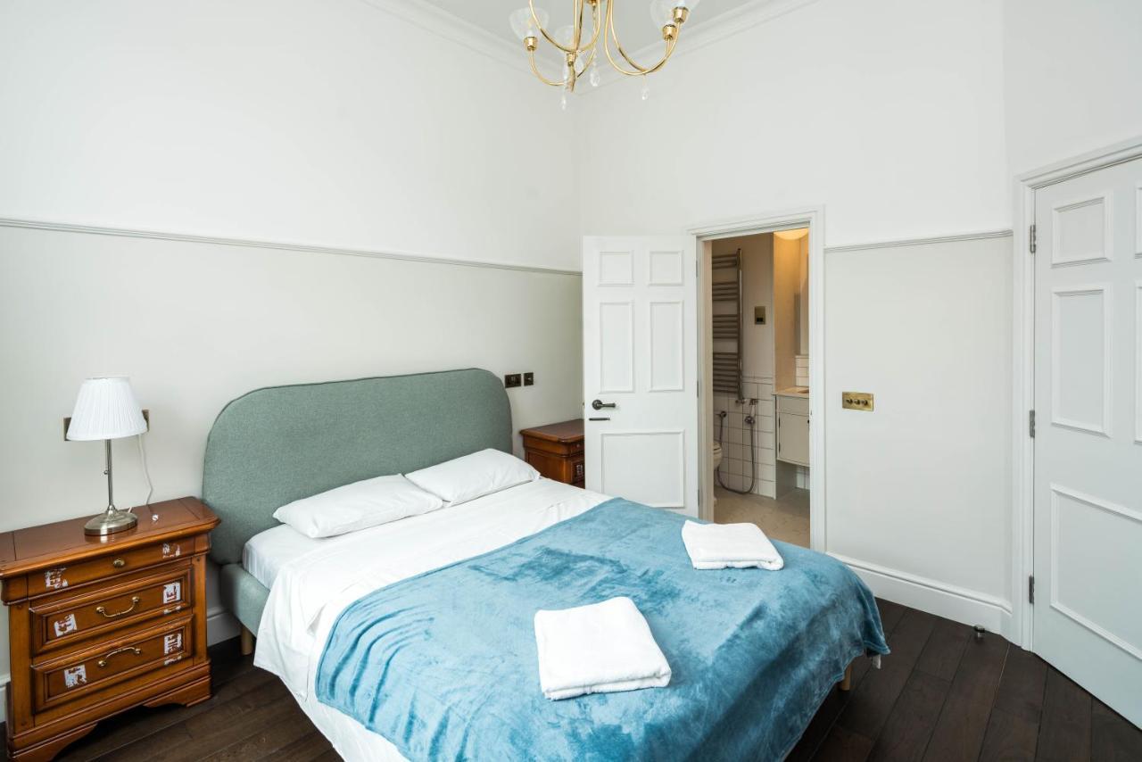 4 Bedroom House Up To 10 People At Heart Of Kensington And Chelsea Лондон Екстер'єр фото