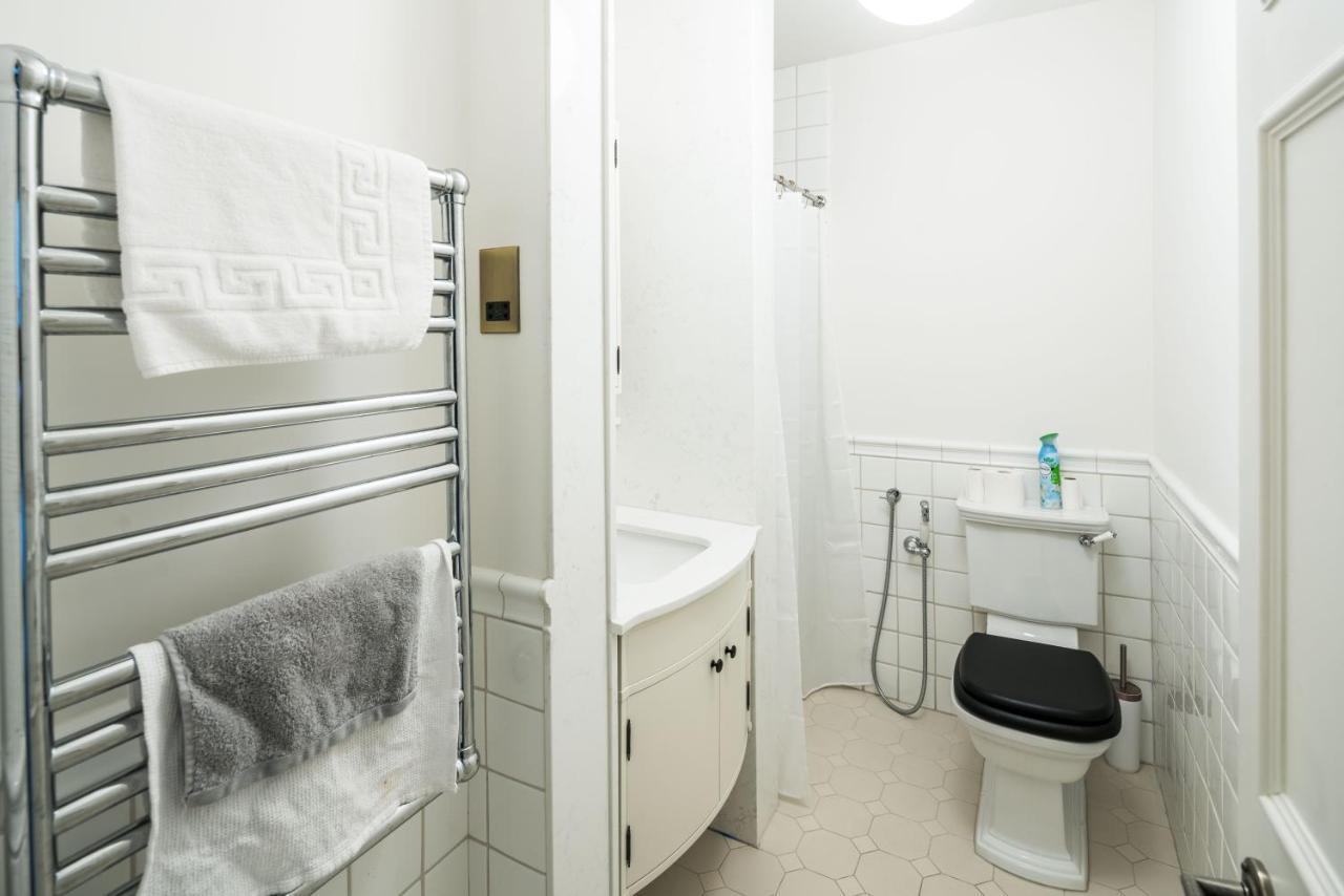 4 Bedroom House Up To 10 People At Heart Of Kensington And Chelsea Лондон Екстер'єр фото